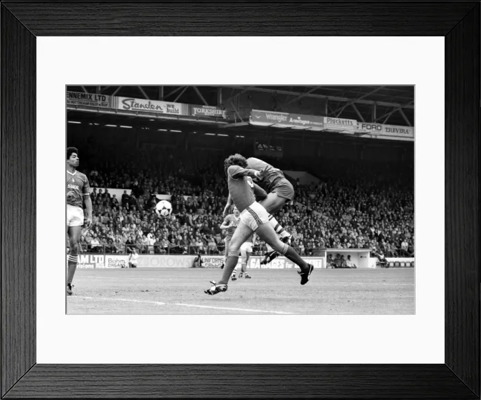 Framed Print : English League Division One match at the City Ground. Nottingham Forest 1 v Everton 0 Framed Print : English League Division One match at the City Ground. Nottingham Forest 1 v Everton 0