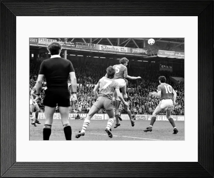 Framed Print : English League Division One match at the City Ground. Nottingham Forest 1 v Everton 0 Framed Print : English League Division One match at the City Ground. Nottingham Forest 1 v Everton 0