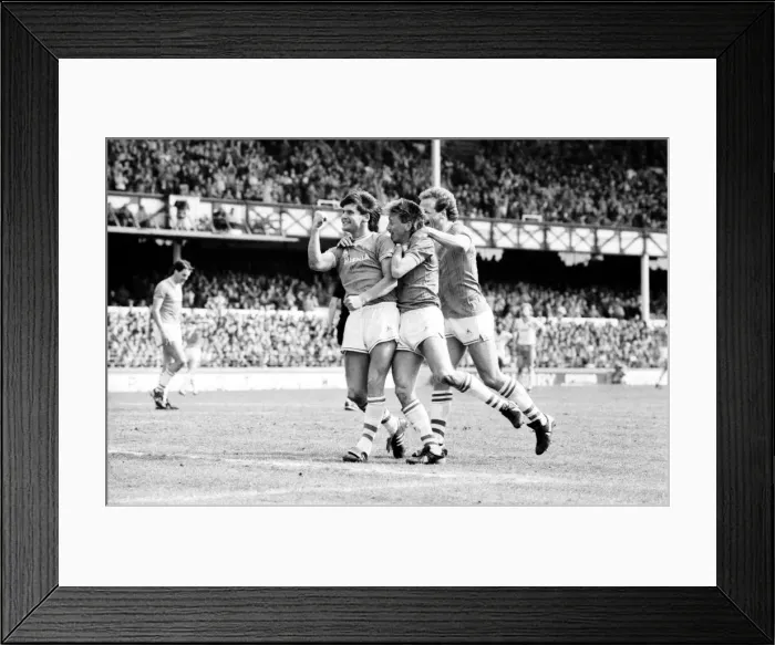 Framed Print : English League Division One match at Goodison Park. Everton 3 v Norwich City 0