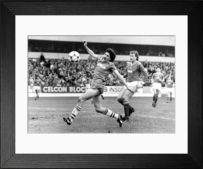 Framed Print : English League Division One match at the City Ground. Nottingham Forest 1 v Everton 0 Framed Print : English League Division One match at the City Ground. Nottingham Forest 1 v Everton 0