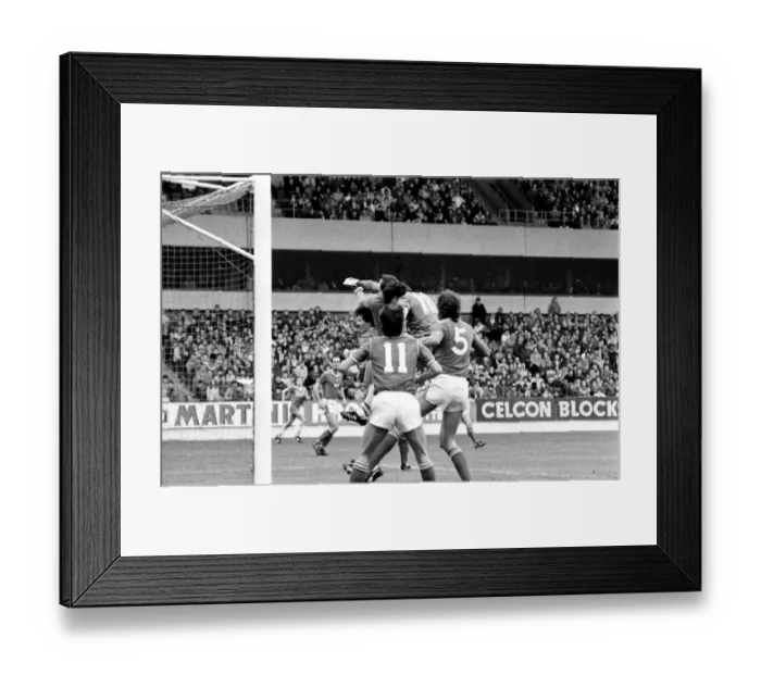 Framed Print : English League Division One match at the City Ground. Nottingham Forest 1 v Everton 0 Framed Print : English League Division One match at the City Ground. Nottingham Forest 1 v Everton 0