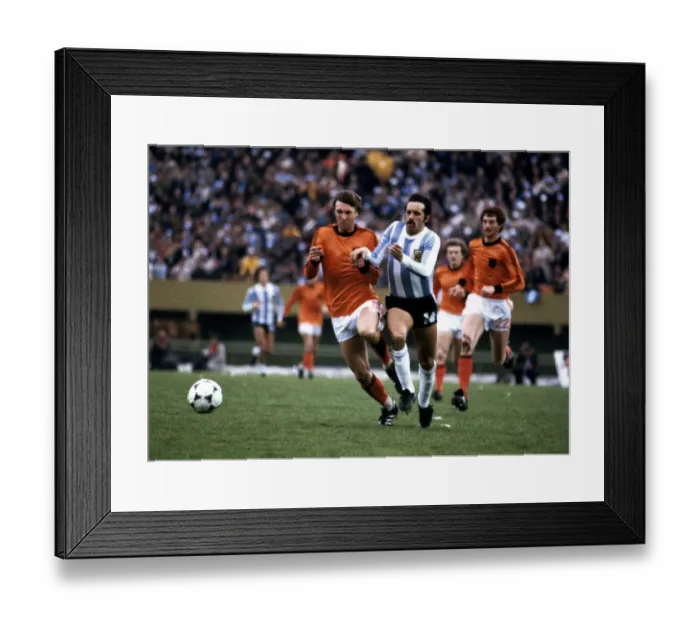 Framed Print : World Cup Final Holland v Argentina Leopoldo Luque of Argentina tries to find away
