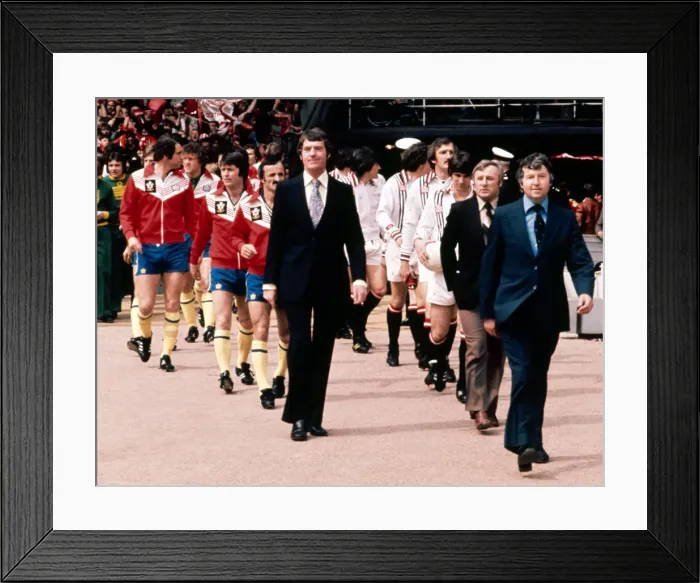 Framed Print : FA Cup Final at Wembley Stadium Manchester United 0 v Southampton 1 Framed Print : FA Cup Final at Wembley Stadium Manchester United 0 v Southampton 1