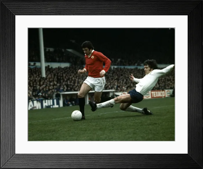 Framed Print : English League Division One match at White Hart lane Tottenham Hotspur 1 v Framed Print : English League Division One match at White Hart lane Tottenham Hotspur 1 v
