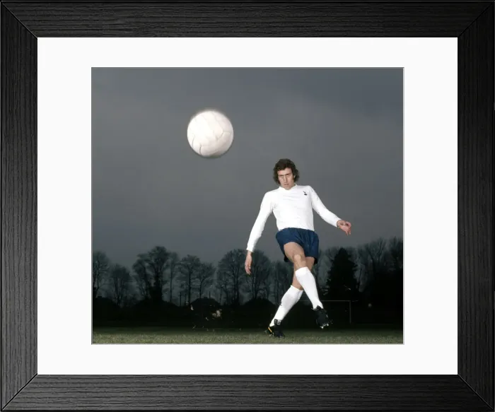 Framed Print : Tottenham Hotspur footballer Martin Chivers in training Circa 1972 Framed Print : Tottenham Hotspur footballer Martin Chivers in training Circa 1972