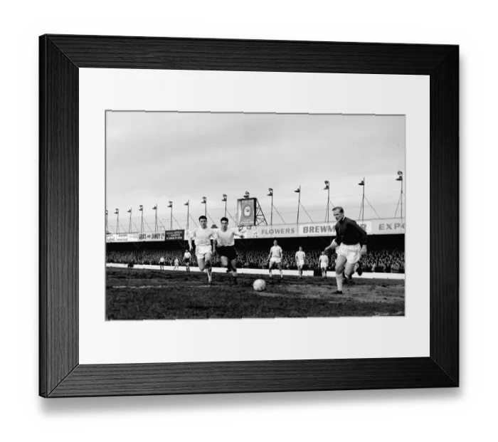 Framed Print : English FA Cup. Luton Town 3-1 Manchester City 1st February 1961 Framed Print : English FA Cup. Luton Town 3-1 Manchester City 1st February 1961