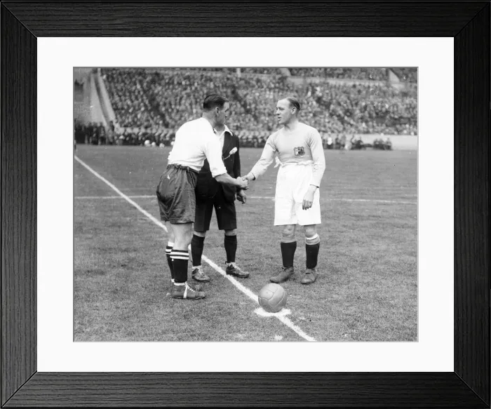 Framed Print : 1926 Cup Final at Wembley. Joe Smith (left) of Bolton and McMullan of Man Framed Print : 1926 Cup Final at Wembley. Joe Smith (left) of Bolton and McMullan of Man