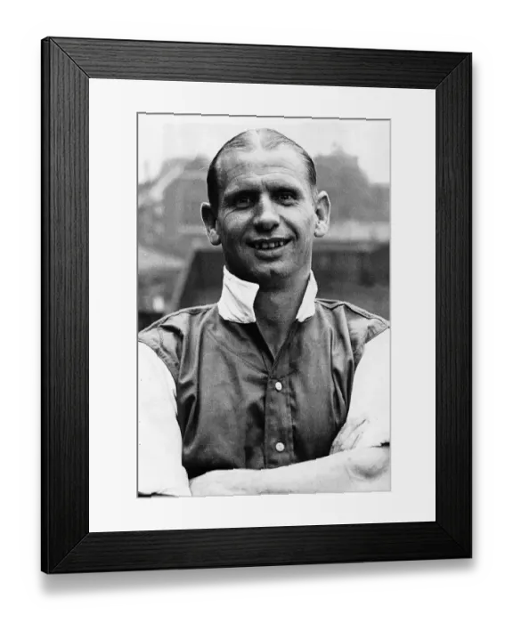 Framed Print : Arsenal Footballer Cliff Bastin August 1949 Framed Print : Arsenal Footballer Cliff Bastin August 1949