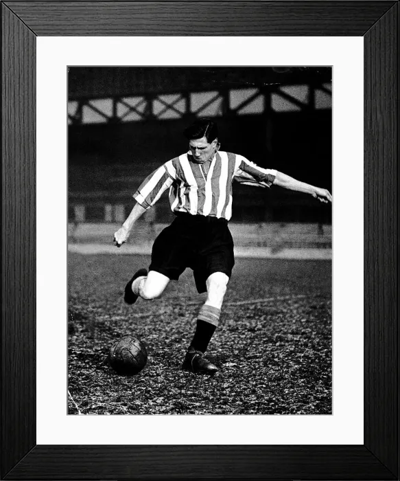 Framed Print : Sunderland inside forward Len Shackleton December 1948 Framed Print : Sunderland inside forward Len Shackleton December 1948