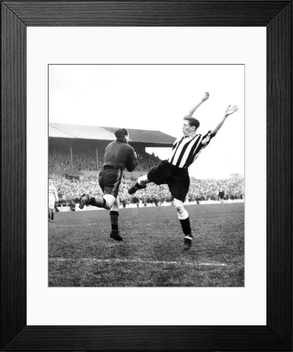 Framed Print : Len Shackleton of Newcastle (right) is beaten to the ball by Doncaster goalkeeper Framed Print : Len Shackleton of Newcastle (right) is beaten to the ball by Doncaster goalkeeper