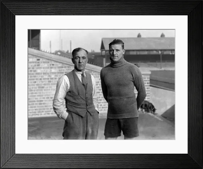 Framed Print : Leicester FC 1930-31. McLaren and Mr G King. 1st March 1930 DM17813