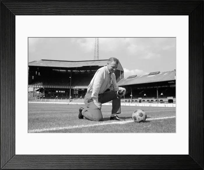 Framed Print : Chelsea manager Tommy Docherty christens the centre spot of the Stamford Bridge pitch