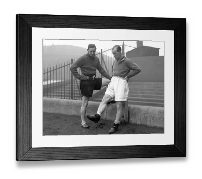 Framed Print : Chelsea FC 1930-1. Hughie Gallacher, goalkeeper and Alex Jackson. DM17822B Framed Print : Chelsea FC 1930-1. Hughie Gallacher, goalkeeper and Alex Jackson. DM17822B