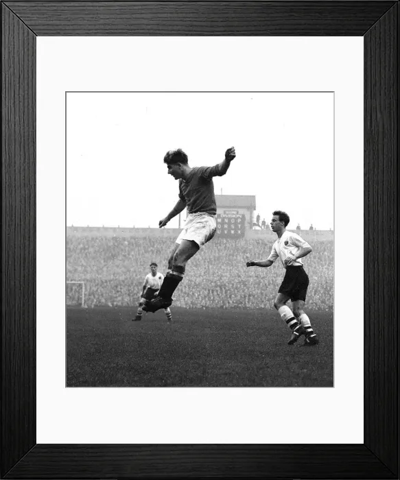 Framed Print : Manchester United versus Bolton Wanderers 1955 Duncan Edwards of Manchester United Framed Print : Manchester United versus Bolton Wanderers 1955 Duncan Edwards of Manchester United
