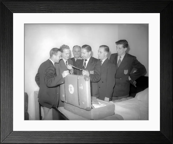 Framed Print : England World Cup 1950 squad just before departing to Brazil Framed Print : England World Cup 1950 squad just before departing to Brazil
