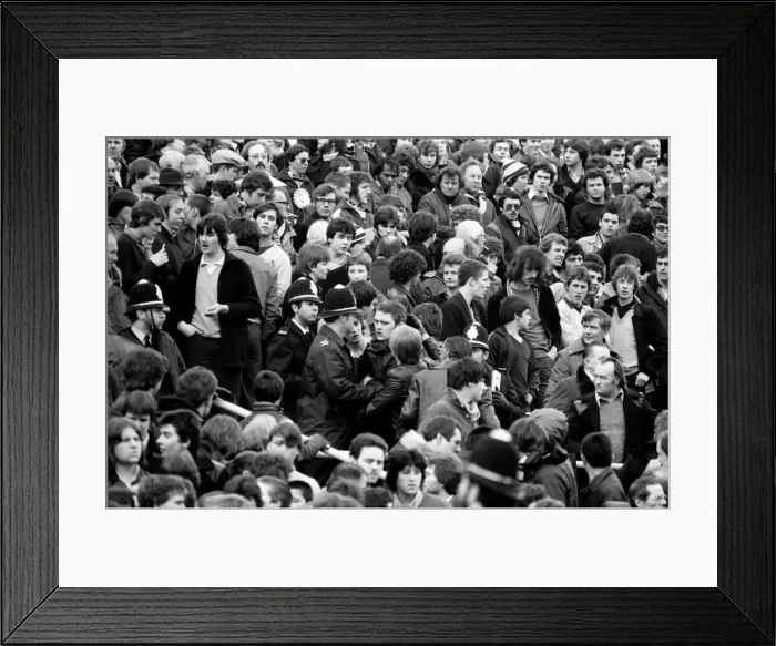 Framed Print : English FA Cup match at Vicarage Road. Watford 1 v Arsenal 2 Framed Print : English FA Cup match at Vicarage Road. Watford 1 v Arsenal 2