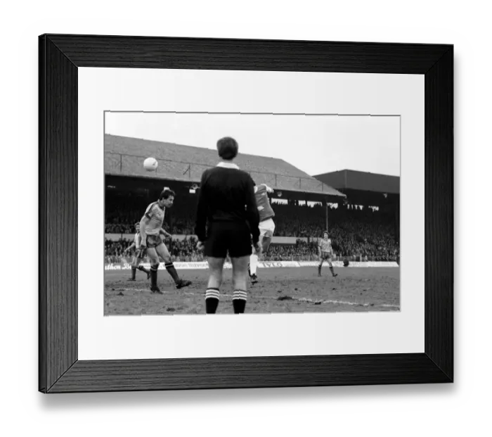 Framed Print : English FA Cup match at Vicarage Road. Watford 1 v Arsenal 2. March 1980 LF02-03-131