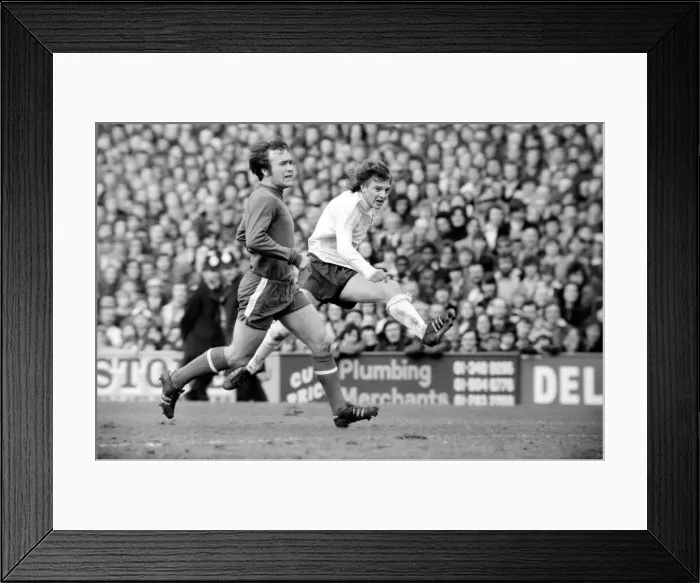 Framed Print : English League Division One match at White Hart Lane. Tottenham Hotspur 2 v Chelsea 0 Framed Print : English League Division One match at White Hart Lane. Tottenham Hotspur 2 v Chelsea 0