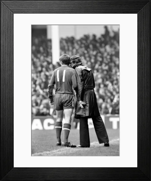 Framed Print : English League Division One match at White Hart Lane. Tottenham Hotspur 2 v Chelsea 0 Framed Print : English League Division One match at White Hart Lane. Tottenham Hotspur 2 v Chelsea 0