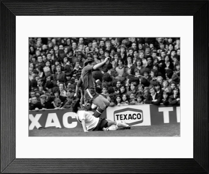 Framed Print : English League Division One match at White Hart Lane. Tottenham Hotspur 2 v Chelsea 0 Framed Print : English League Division One match at White Hart Lane. Tottenham Hotspur 2 v Chelsea 0