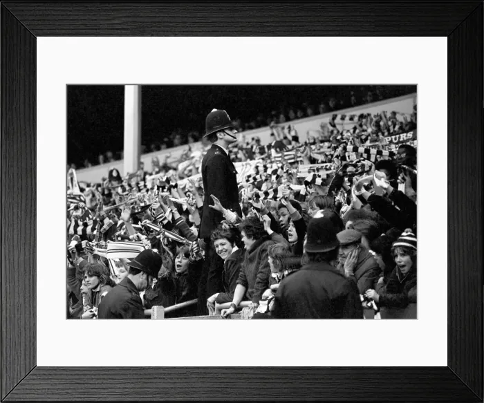 Framed Print : English League Division One match at White Hart Lane. Tottenham Hotspur 2 v Chelsea 0 Framed Print : English League Division One match at White Hart Lane. Tottenham Hotspur 2 v Chelsea 0