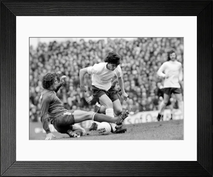 Framed Print : English League Division One match at White Hart Lane. Tottenham Hotspur 2 v Chelsea 0 Framed Print : English League Division One match at White Hart Lane. Tottenham Hotspur 2 v Chelsea 0