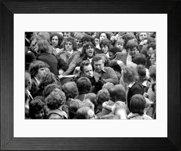 Framed Print : English League Division One match at White Hart Lane. Tottenham Hotspur 2 v Chelsea 0 Framed Print : English League Division One match at White Hart Lane. Tottenham Hotspur 2 v Chelsea 0