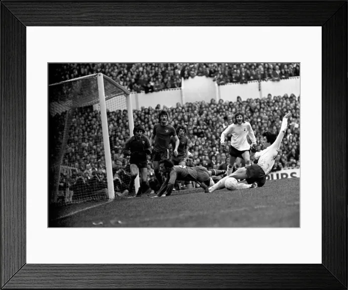 Framed Print : English League Division One match at White Hart Lane. Tottenham Hotspur 2 v Chelsea 0 Framed Print : English League Division One match at White Hart Lane. Tottenham Hotspur 2 v Chelsea 0