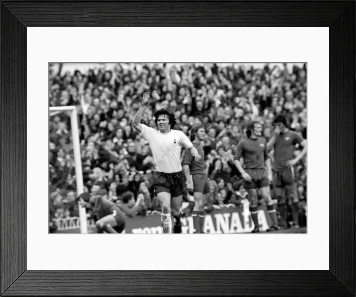 Framed Print : English League Division One match at White Hart Lane. Tottenham Hotspur 2 v Chelsea 0 Framed Print : English League Division One match at White Hart Lane. Tottenham Hotspur 2 v Chelsea 0