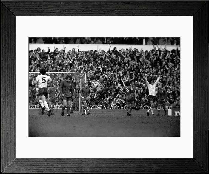 Framed Print : English League Division One match at White Hart Lane. Tottenham Hotspur 2 v Chelsea 0 Framed Print : English League Division One match at White Hart Lane. Tottenham Hotspur 2 v Chelsea 0