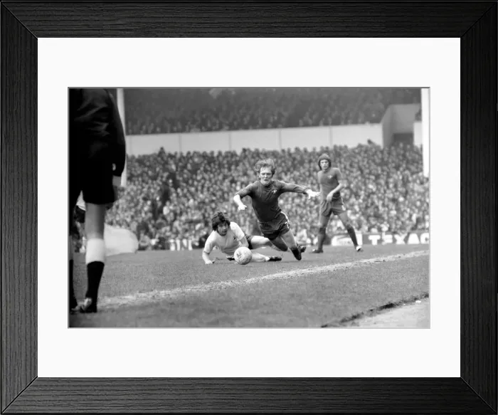Framed Print : English League Division One match at White Hart Lane. Tottenham Hotspur 2 v Chelsea 0 Framed Print : English League Division One match at White Hart Lane. Tottenham Hotspur 2 v Chelsea 0
