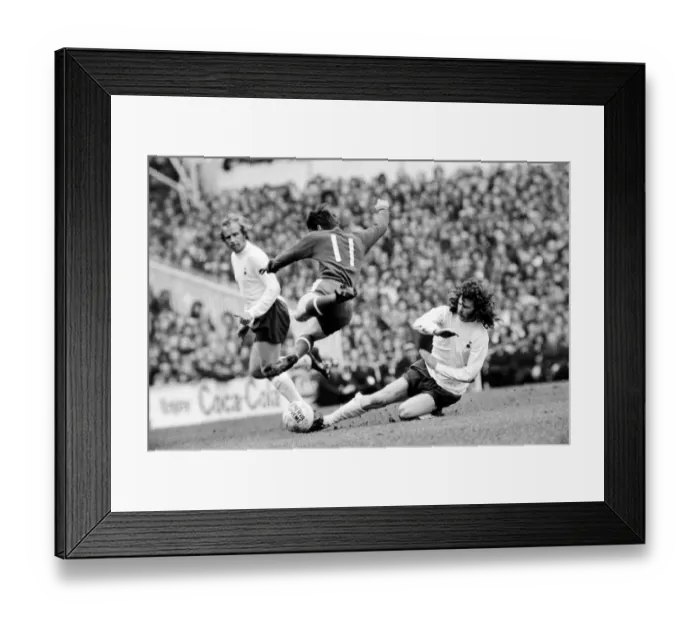 Framed Print : English League Division One match at White Hart Lane. Tottenham Hotspur 2 v Chelsea 0 Framed Print : English League Division One match at White Hart Lane. Tottenham Hotspur 2 v Chelsea 0
