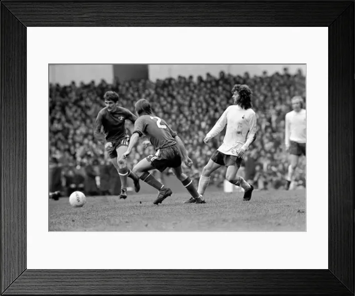 Framed Print : English League Division One match at White Hart Lane. Tottenham Hotspur 2 v Chelsea 0