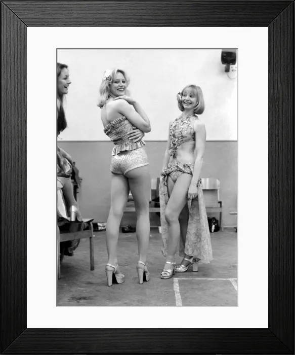 Framed Print : The Dougie Squires 2nd Generation'are off to New York for a 5 day television Framed Print : The Dougie Squires 2nd Generation'are off to New York for a 5 day television