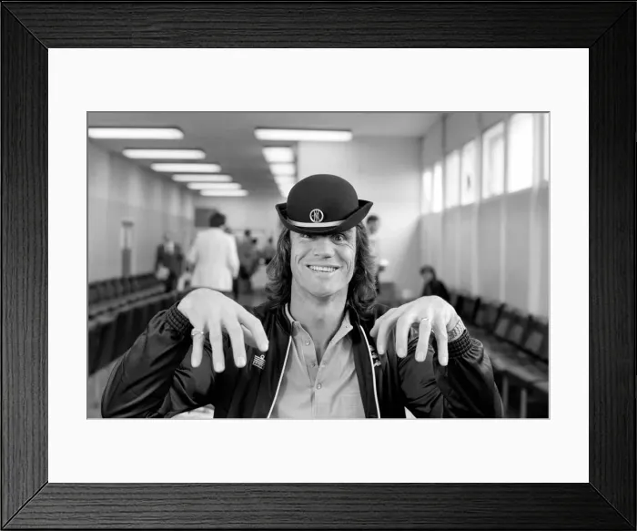 Framed Print : European Championships in Italy. England Team leaving Luton Airport for Italy Framed Print : European Championships in Italy. England Team leaving Luton Airport for Italy