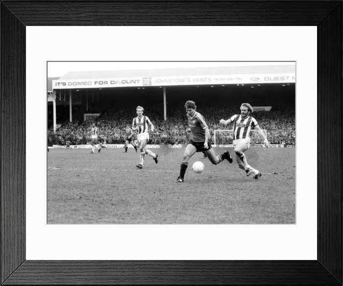 Framed Print : English League Division One match. West Bromwich Albion 2 v Manchester United 0
