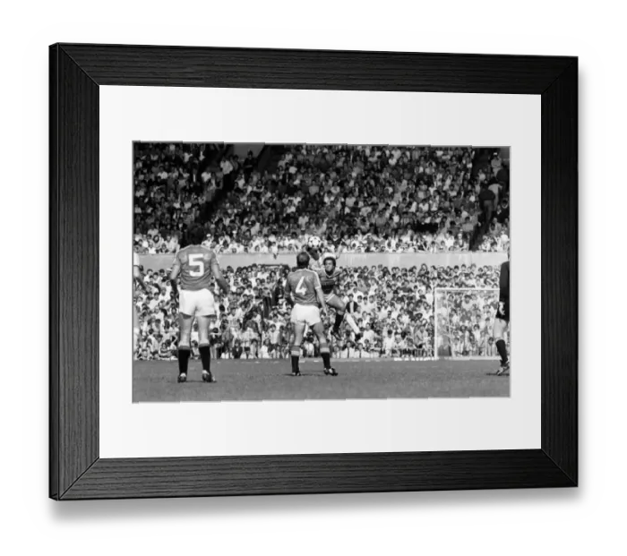 Framed Print : Manchester United 0 v. West Ham 0. April 1984 MF15-08-022