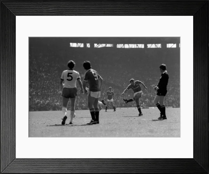 Framed Print : Manchester United 0 v. West Ham 0. April 1984 MF15-08-015 Framed Print : Manchester United 0 v. West Ham 0. April 1984 MF15-08-015