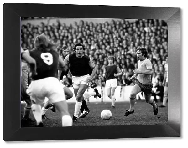Division One Football: West Ham F. C. vs. Arsenal F. C. 1974  /  75 Season
