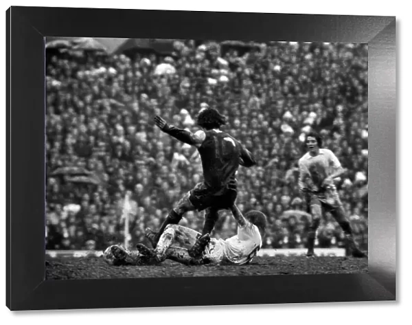 Football: Arsenal v. West Ham. March 1975 75-01318-072