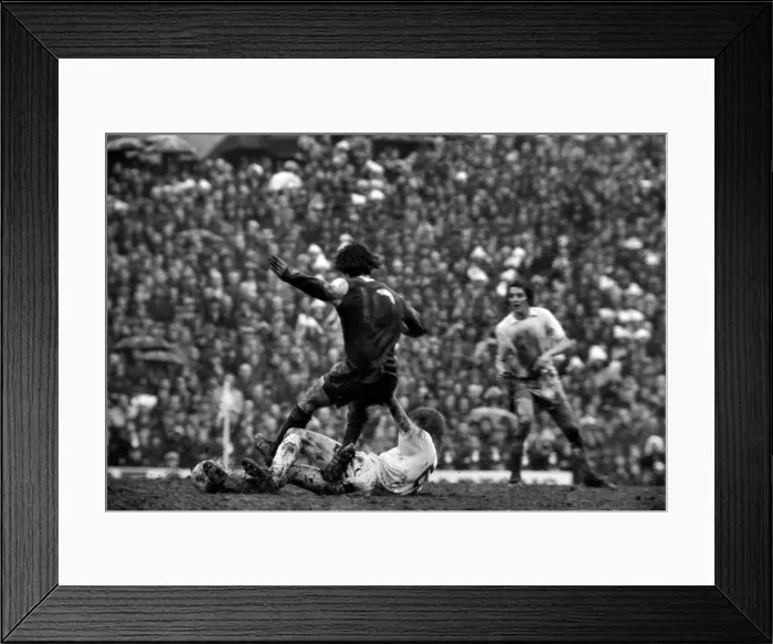 Framed Print : Football: Arsenal v. West Ham. March 1975 75-01318-072