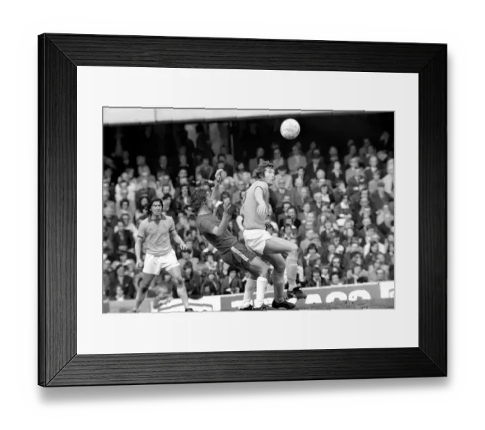 Framed Print : Division one football, Chelsea v Everton 1974  /  75 season