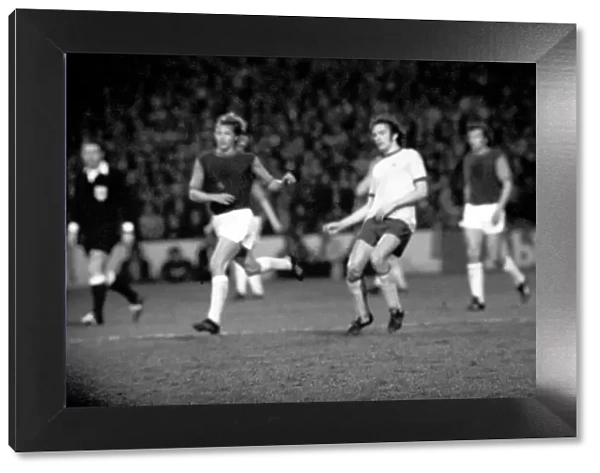 Football: West Ham F. C. (1) vs. Arsenal F. C. (0). April 1975 75-2230-013
