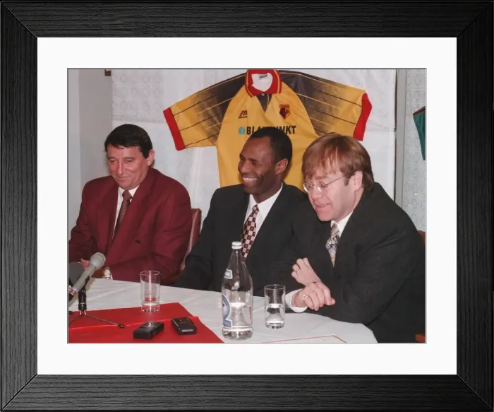 Framed Print : Graham Taylor at press conference with Luther Blissett and Elton John after rejoining Framed Print : Graham Taylor at press conference with Luther Blissett and Elton John after rejoining