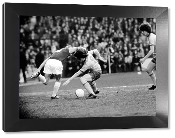 Football: West Ham F. C. (1) vs. Arsenal F. C. (0). April 1975 75-2230-027