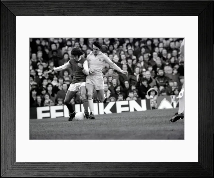 Framed Print : Football: Arsenal (1) vs. Leeds United (1). Division I. January 1977 77-00029-013 Framed Print : Football: Arsenal (1) vs. Leeds United (1). Division I. January 1977 77-00029-013