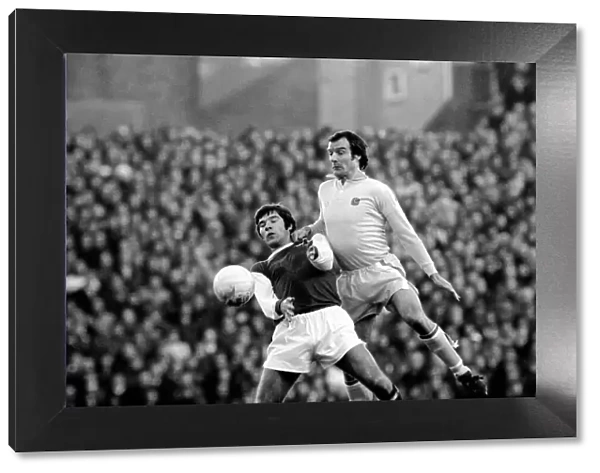 Football: Arsenal (1) vs. Leeds United (1). Division I. January 1977 77-00029-040