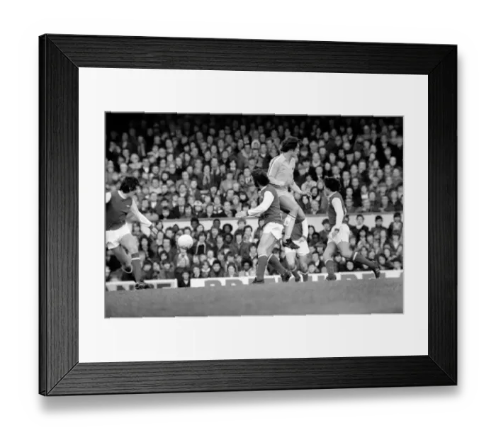 Framed Print : Football: Arsenal (1) vs. Leeds United (1). Division I. January 1977 77-00029-028
