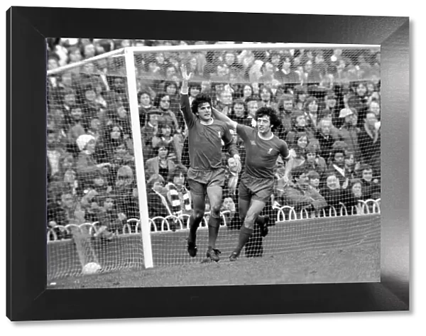 Football: Tottenham Hotspur F. C. vs. Liverpool F. C. March 1975 75-01598-082