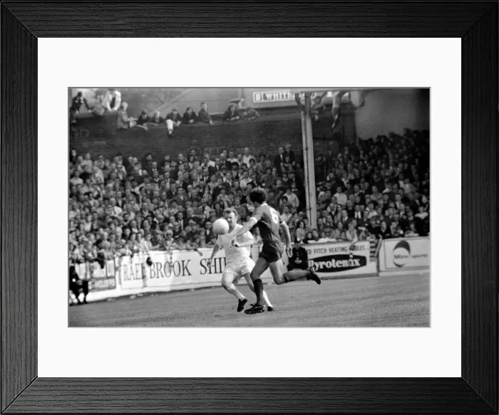 Framed Print : Football: Leeds United (1) v. Liverpool (0). September 1971 71-12020 Framed Print : Football: Leeds United (1) v. Liverpool (0). September 1971 71-12020